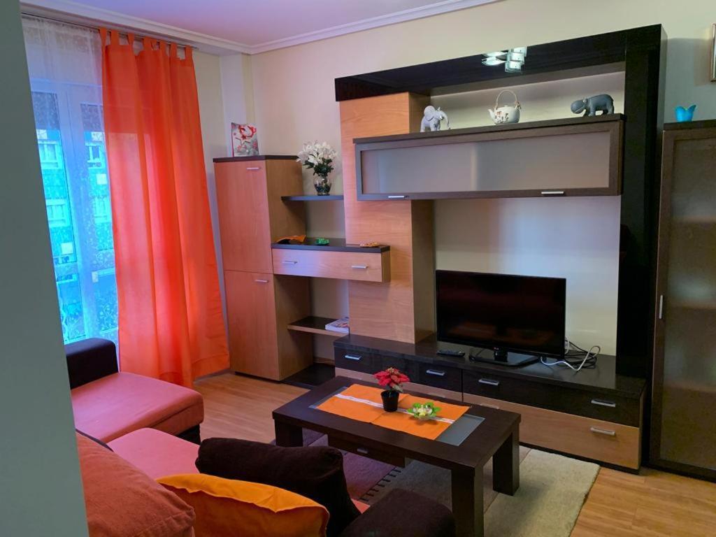 Apartamento Mota-2 Huca-Los Prados; Parking Y Wifi Gratis Oviedo Eksteriør bilde