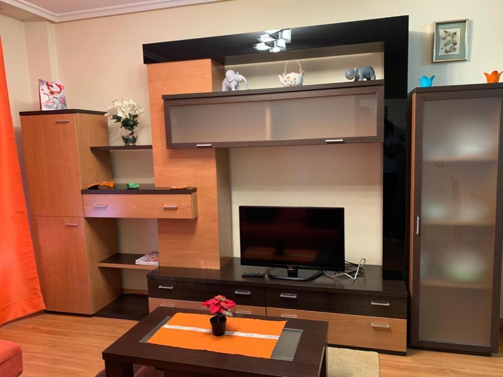 Apartamento Mota-2 Huca-Los Prados; Parking Y Wifi Gratis Oviedo Eksteriør bilde