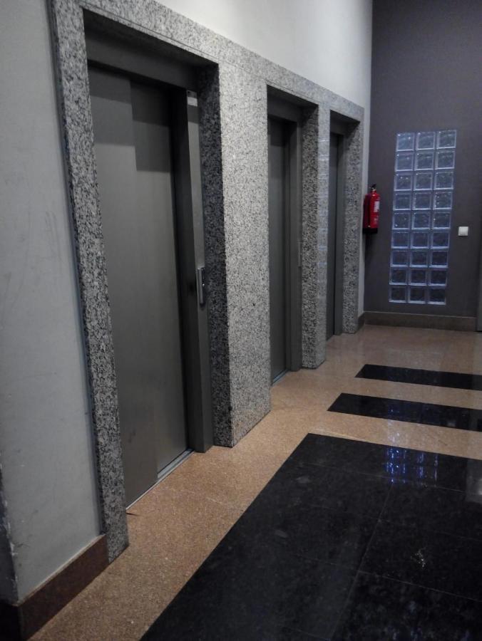 Apartamento Mota-2 Huca-Los Prados; Parking Y Wifi Gratis Oviedo Eksteriør bilde